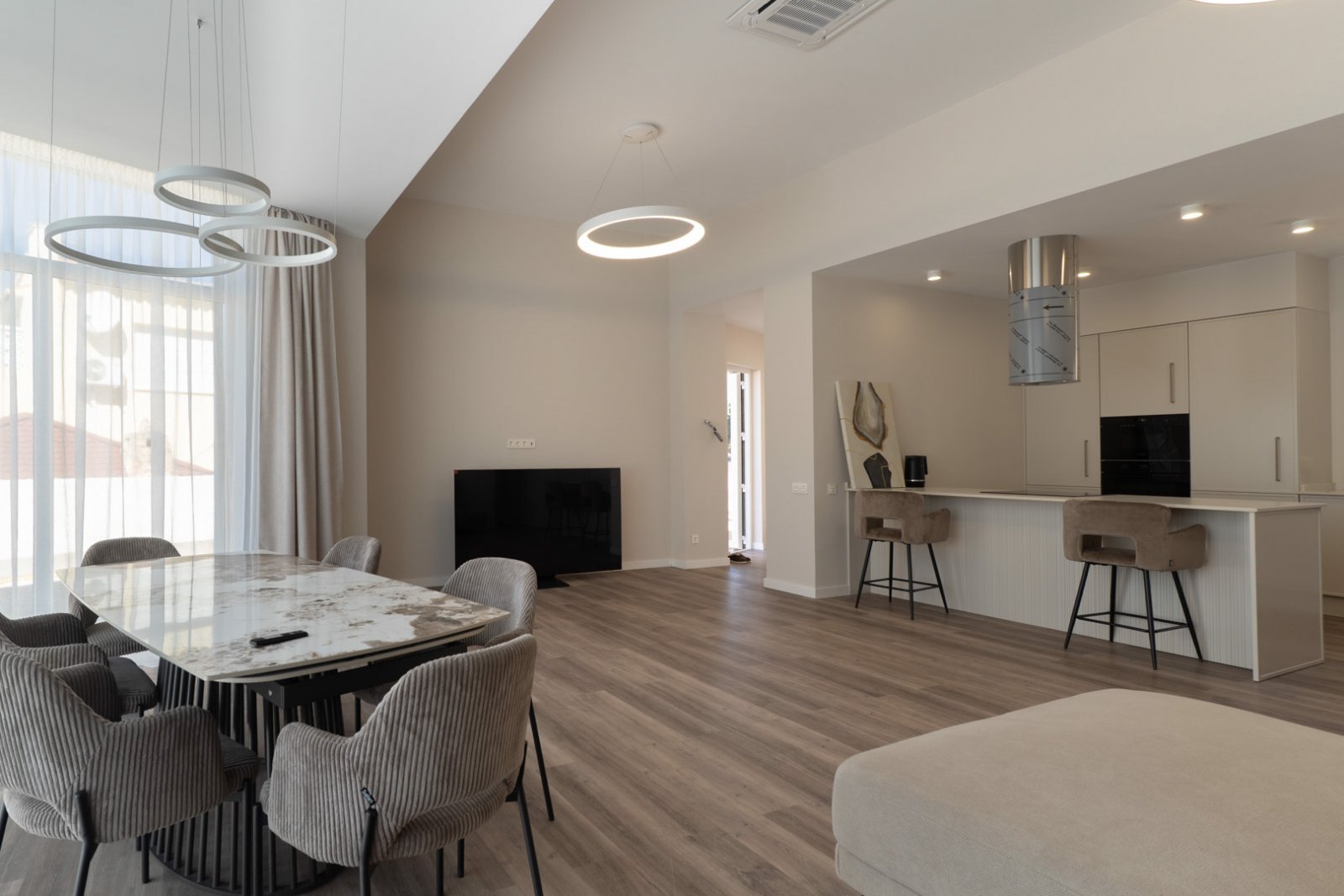 8329CAL Moderne, noch nicht fertiggestellte Villa in Calpe zu verkaufen.