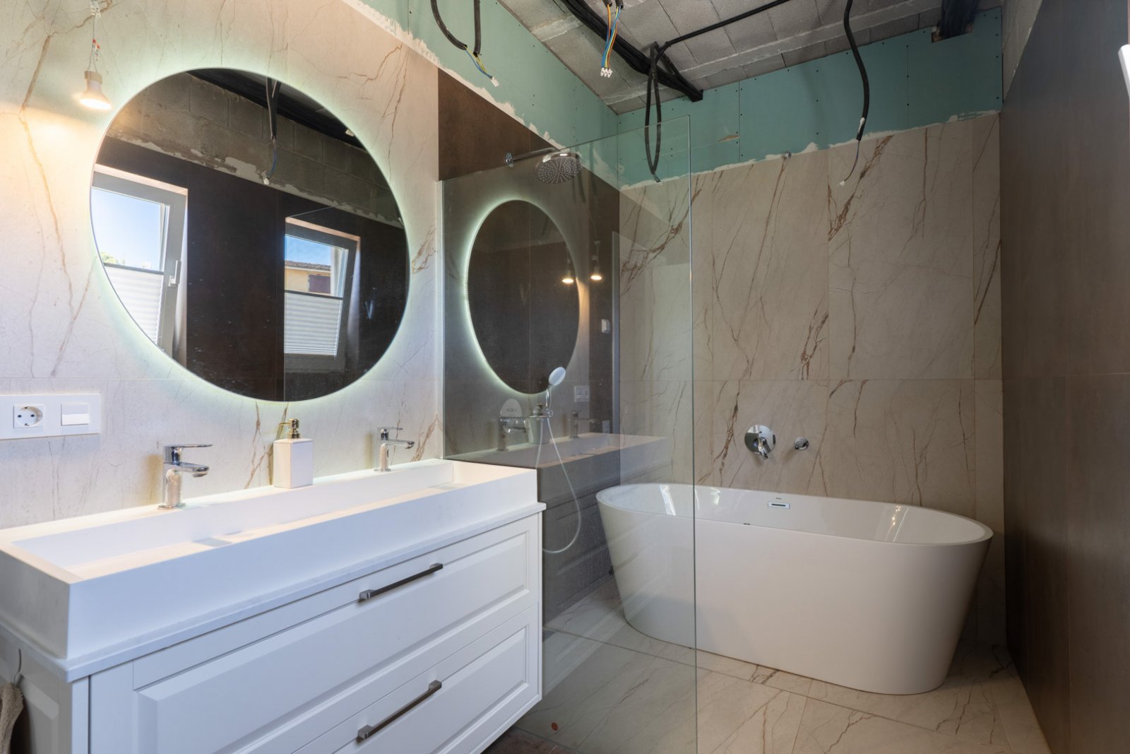 8329CAL Moderne, noch nicht fertiggestellte Villa in Calpe zu verkaufen.