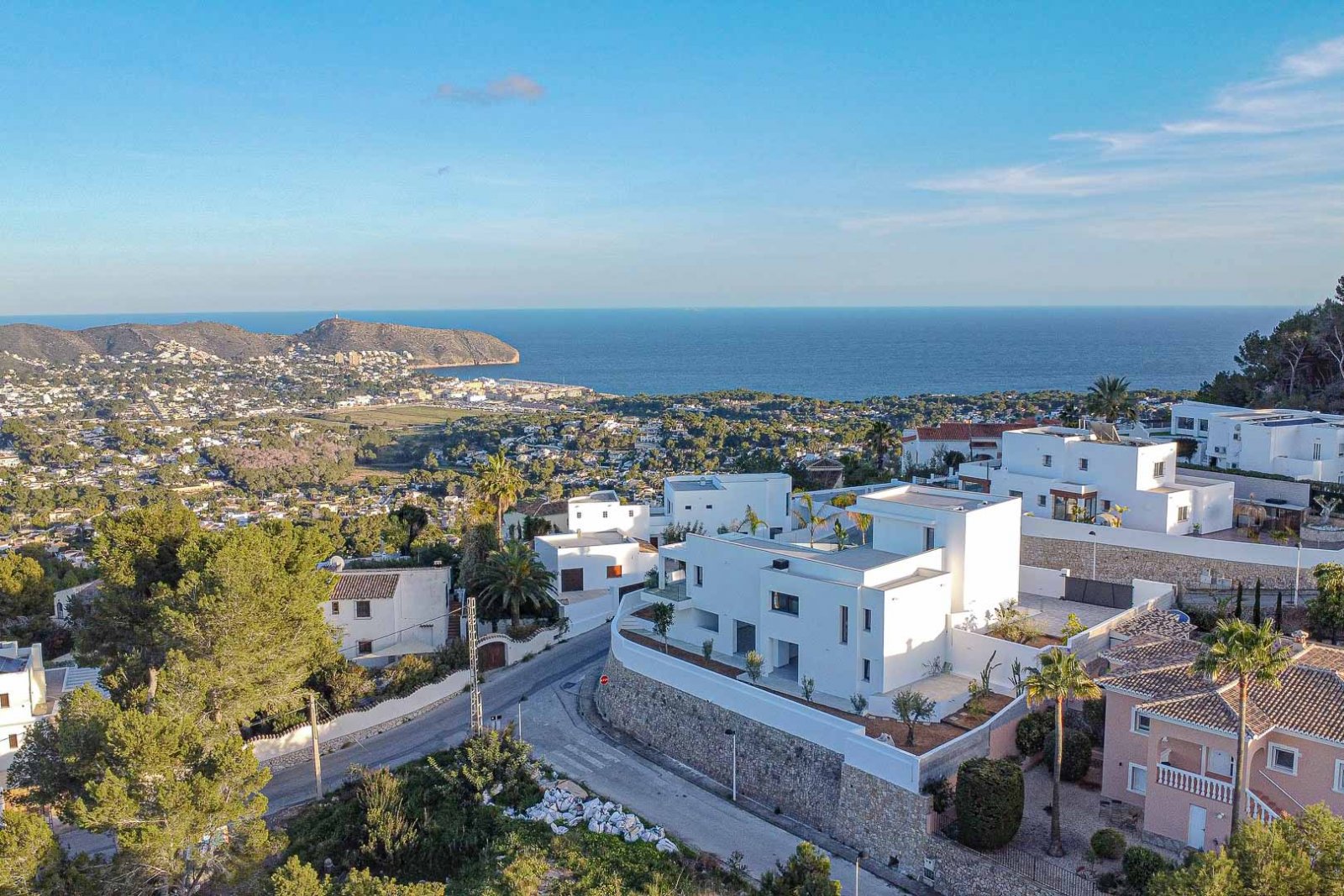 8248MOR Moderne Neubauvilla mit Panoramablick auf das Meer und großer Terrasse, zum Verkauf in Moraira.