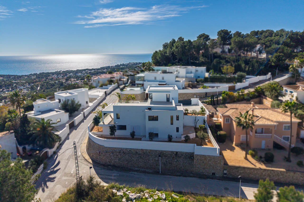 8248MOR Moderne Neubauvilla mit Panoramablick auf das Meer und großer Terrasse, zum Verkauf in Moraira.
