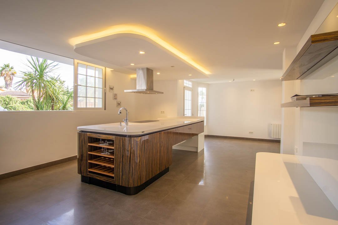 7030ALF Neue architektonische Villa im Kolonialstil zu verkaufen in Alfaz del Pi Alicante