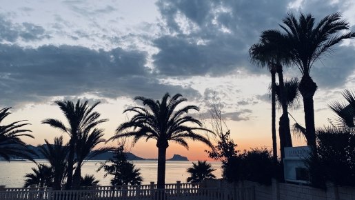 7030ALF Neue architektonische Villa im Kolonialstil zu verkaufen in Alfaz del Pi Alicante