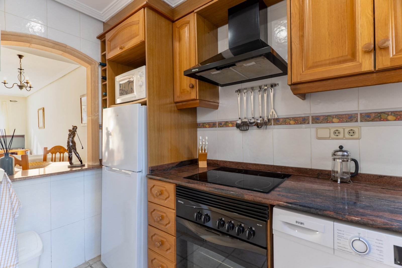 C4XY4604JAV Reihenhaus, 100 m vom Meer entfernt, zu verkaufen in Jávea