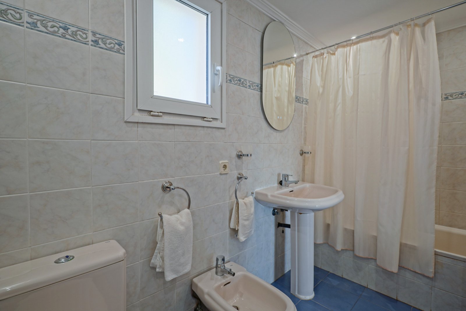 C4XY4604JAV Reihenhaus, 100 m vom Meer entfernt, zu verkaufen in Jávea