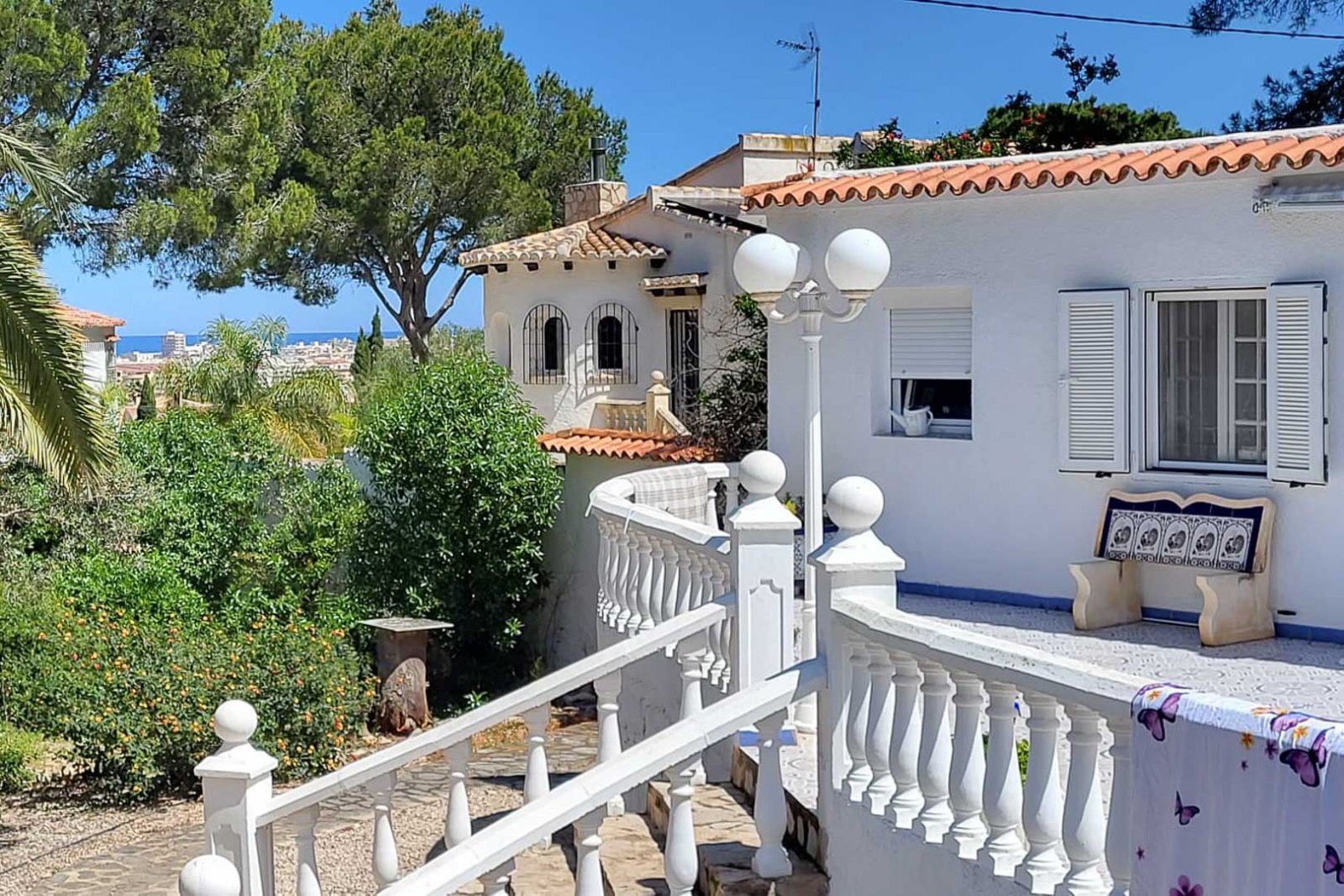 8034DEN Villa mit teilweisem Meerblick zum Verkauf in El Montgó, Denia. 