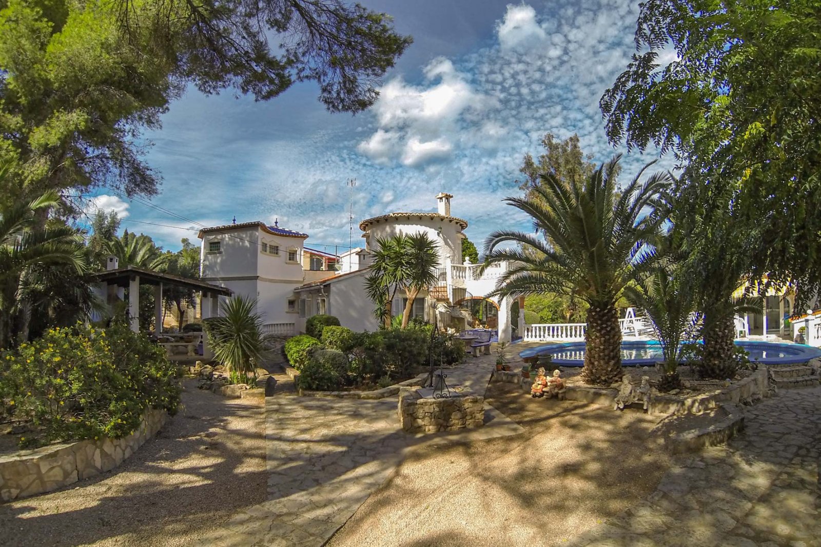 8034DEN Villa mit teilweisem Meerblick zum Verkauf in El Montgó, Denia.