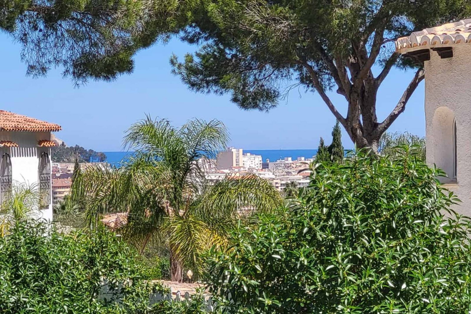 8034DEN Villa mit teilweisem Meerblick zum Verkauf in El Montgó, Denia.