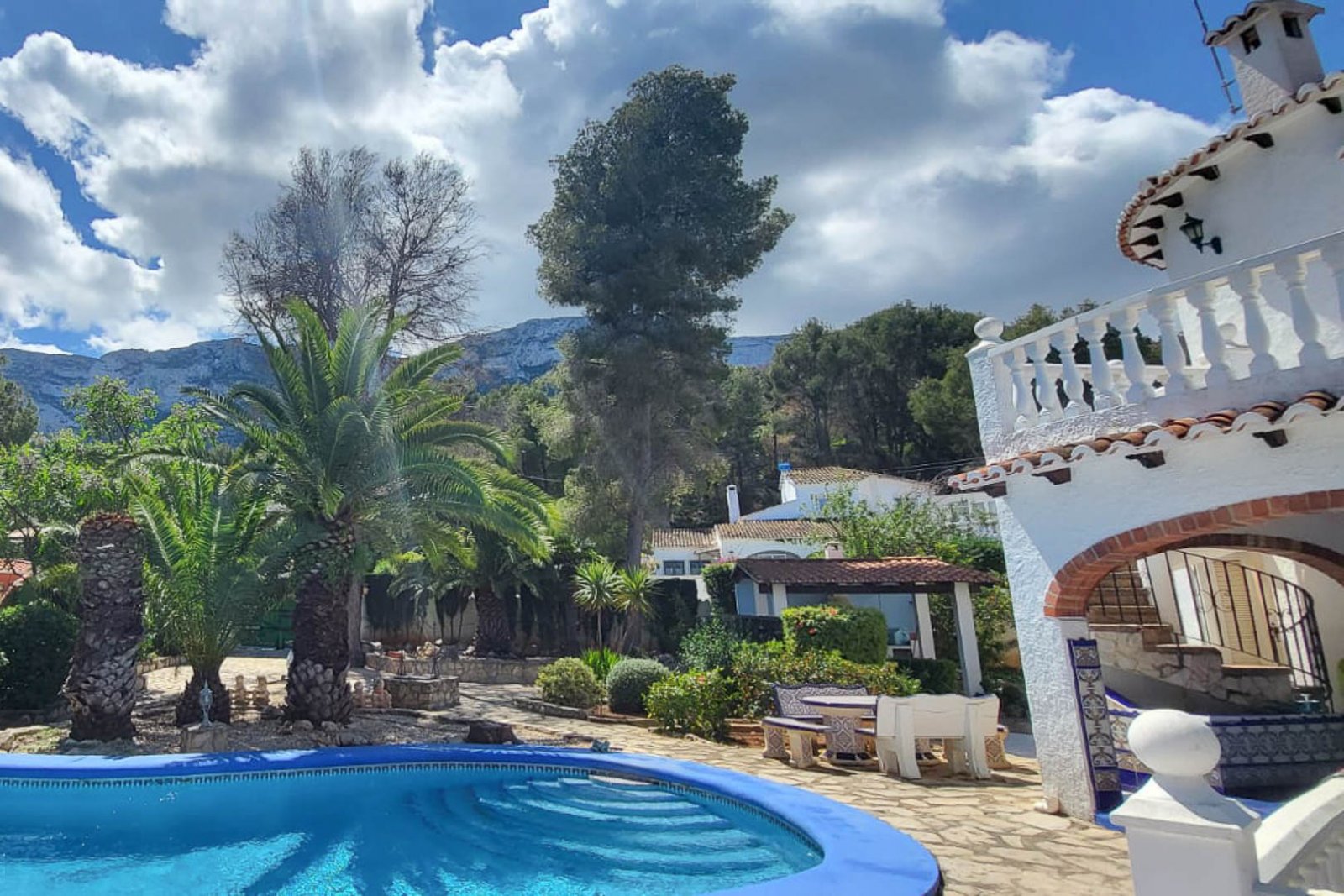 8034DEN Villa mit teilweisem Meerblick zum Verkauf in El Montgó, Denia.