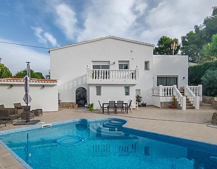 4196JAV Villa mit separater Wohnung zum Verkauf in Jávea 