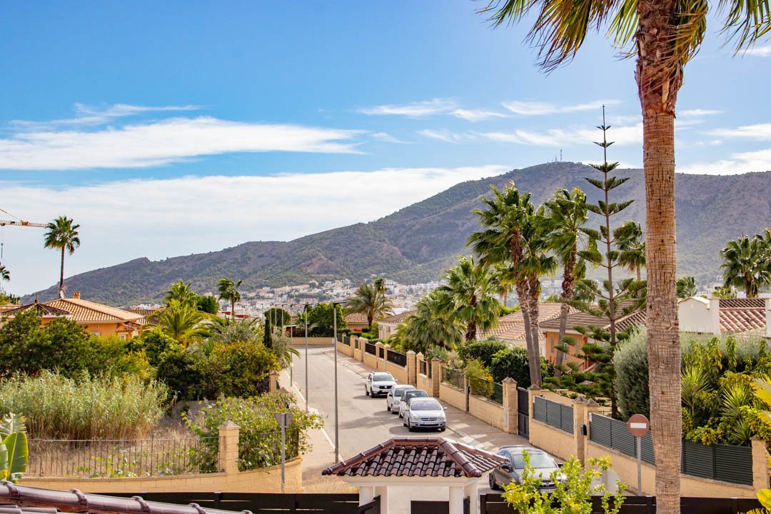 7030ALF Neue architektonische Villa im Kolonialstil zu verkaufen in Alfaz del Pi Alicante