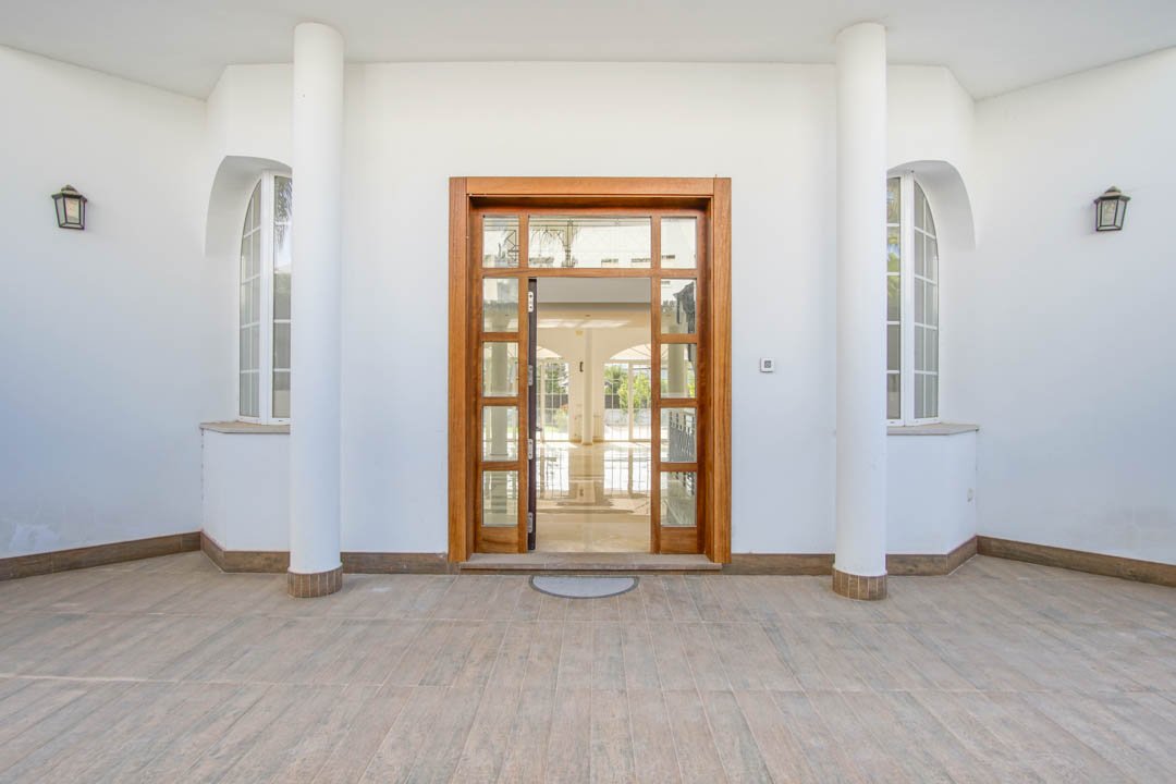 7030ALF Neue architektonische Villa im Kolonialstil zu verkaufen in Alfaz del Pi Alicante