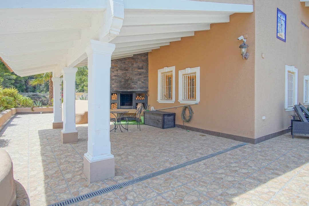 7058NUC Wunderschönes, großes, renoviertes mediterranes Landhaus in La Nucia zu verkaufen