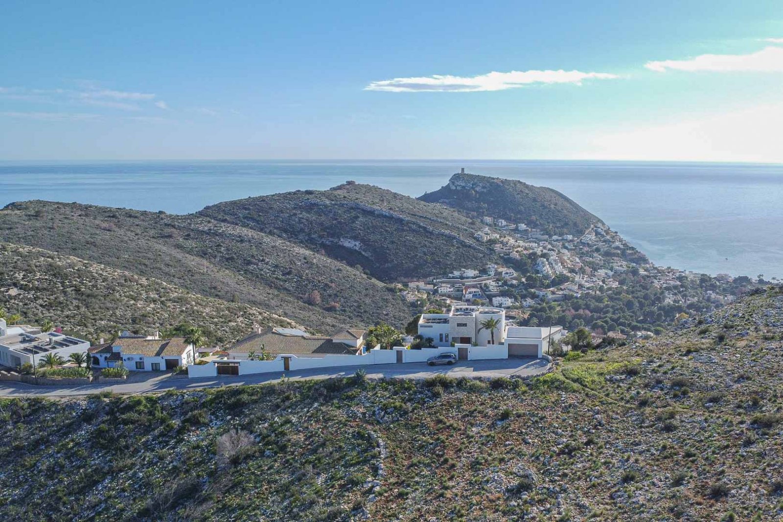 8235MOR Designprojekt mit Baugenehmigung mit Panoramablick auf das Meer und die Berge in Moraira zu verkaufen.