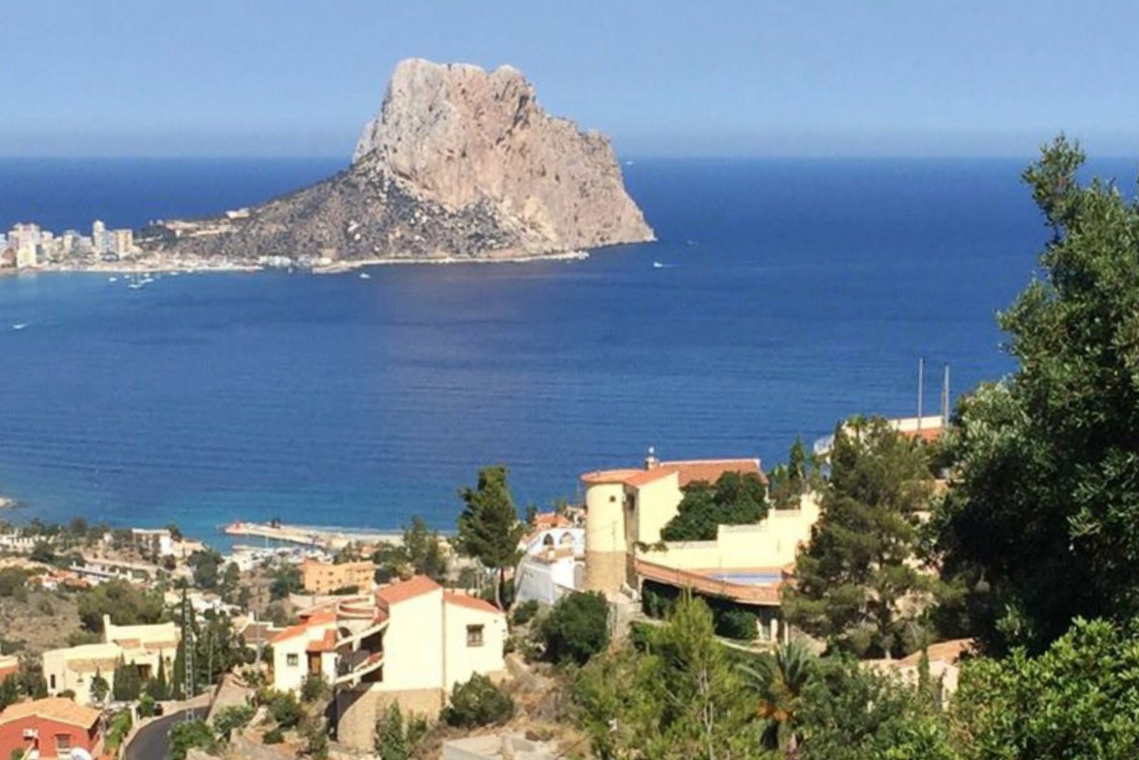 8245CAL Modernes Villenprojekt mit Lizenz zum Verkauf in Calpe.