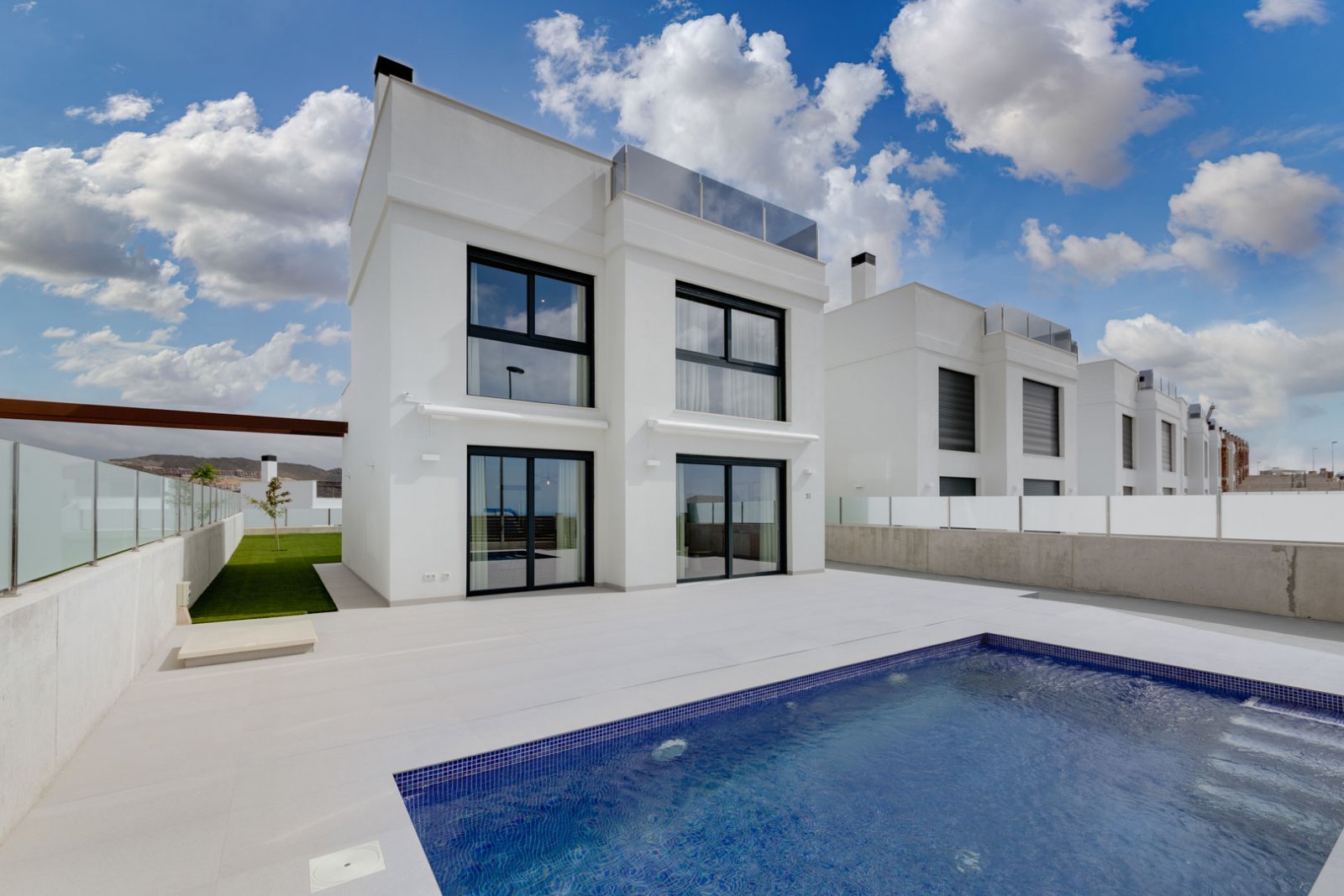 8277MUT Moderne Villa mit Meerblick zu verkaufen in der Nähe von El Campello.