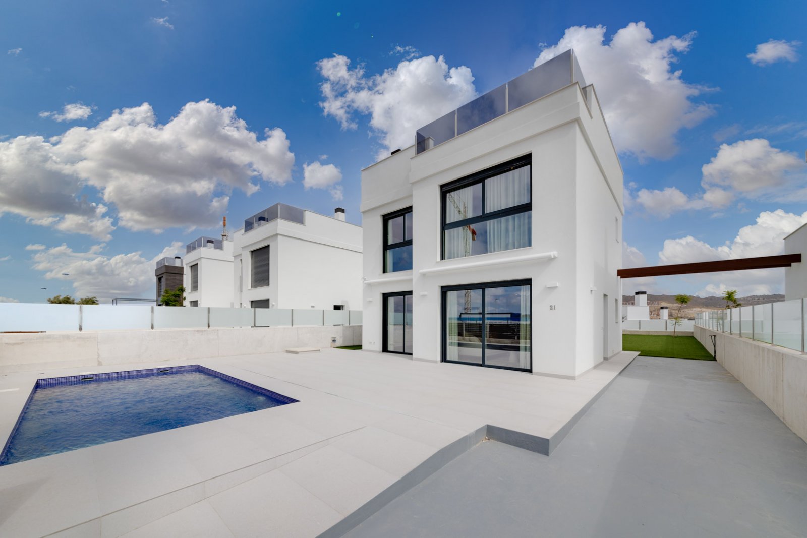 8277MUT Moderne Villa mit Meerblick zu verkaufen in der Nähe von El Campello.
