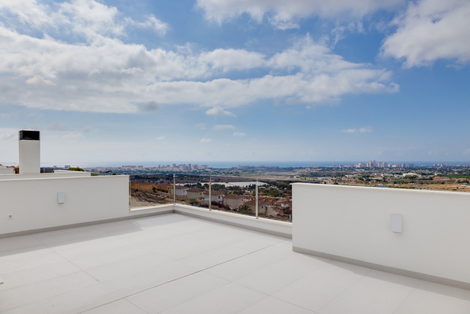 8277MUT Moderne Villa mit Meerblick zu verkaufen in der Nähe von El Campello.