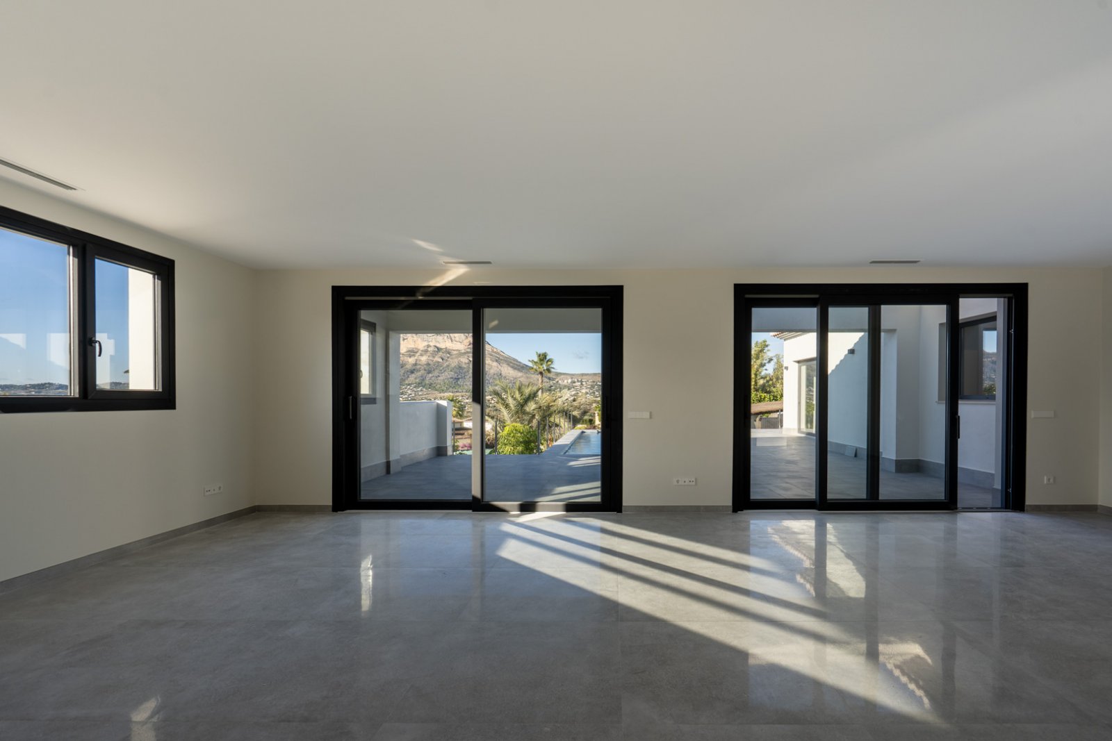 4551JAV Schöne traditionelle Neubauvilla zum Verkauf in Piver, Jávea