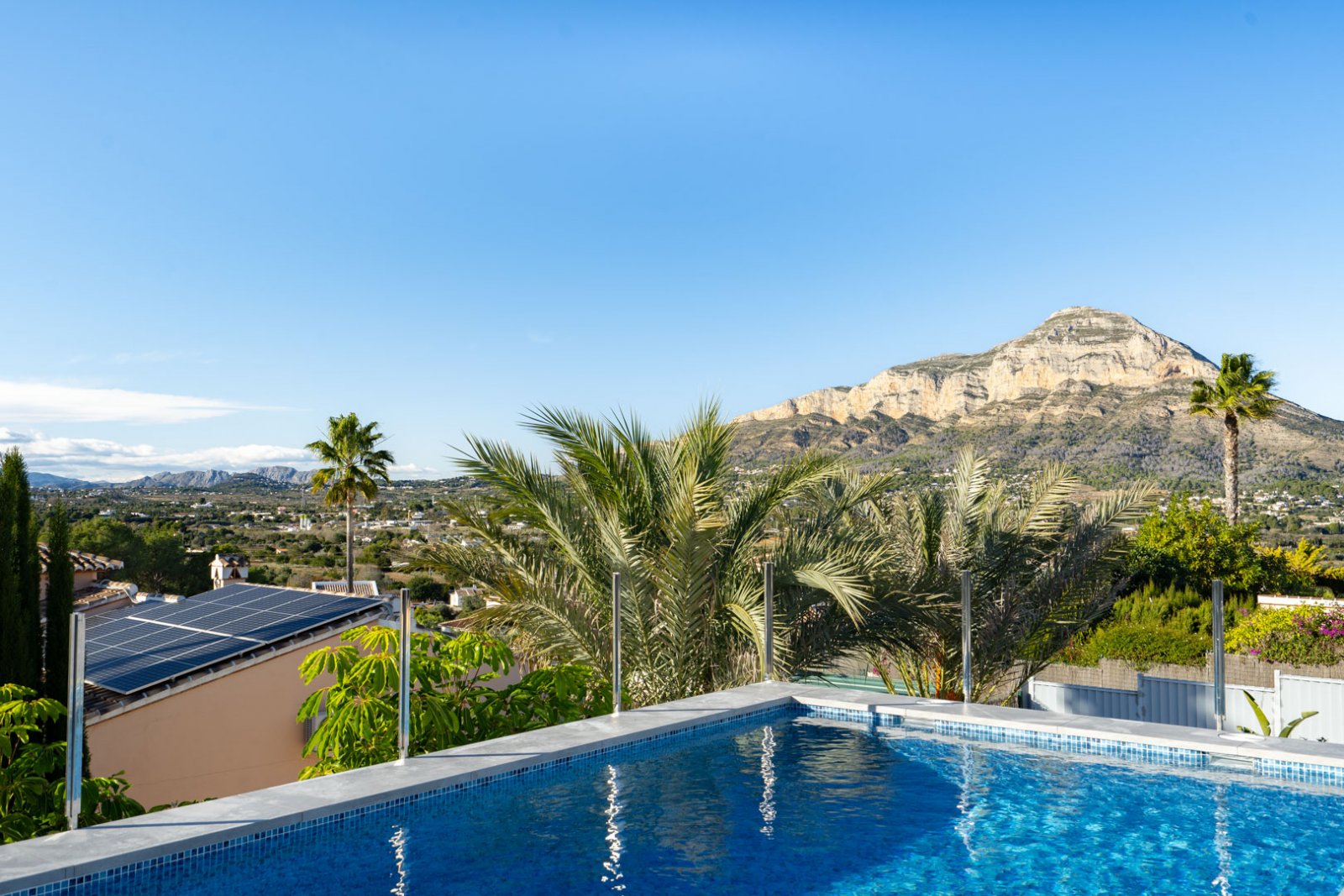 4551JAV Schöne traditionelle Neubauvilla zum Verkauf in Piver, Jávea