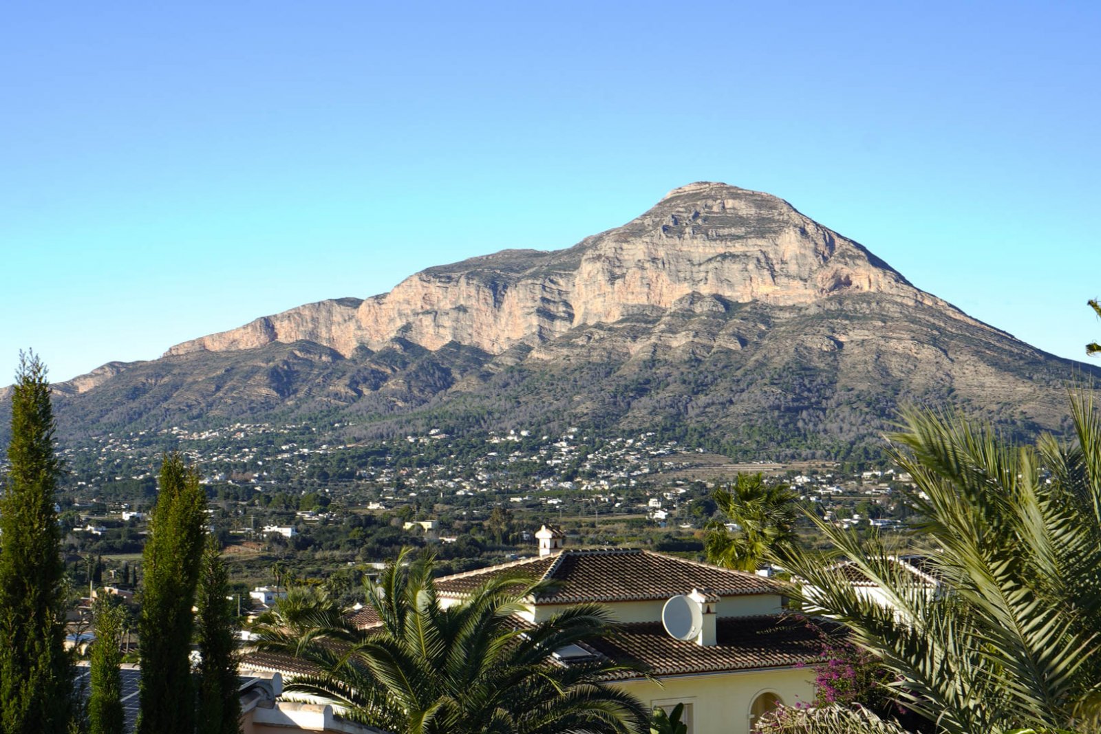 4551JAV Schöne traditionelle Neubauvilla zum Verkauf in Piver, Jávea