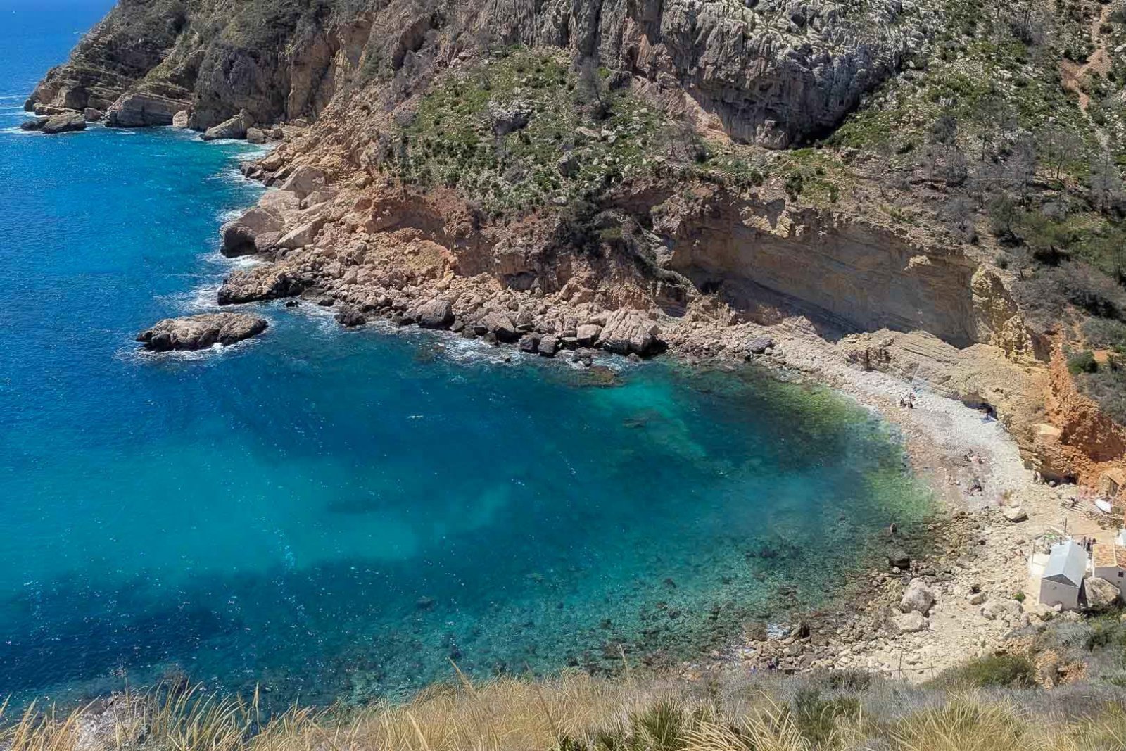 8305MOR Städtisches Grundstück mit freiem Blick auf das Tal und teilweisem Blick auf das Meer, zu verkaufen in Moraira.