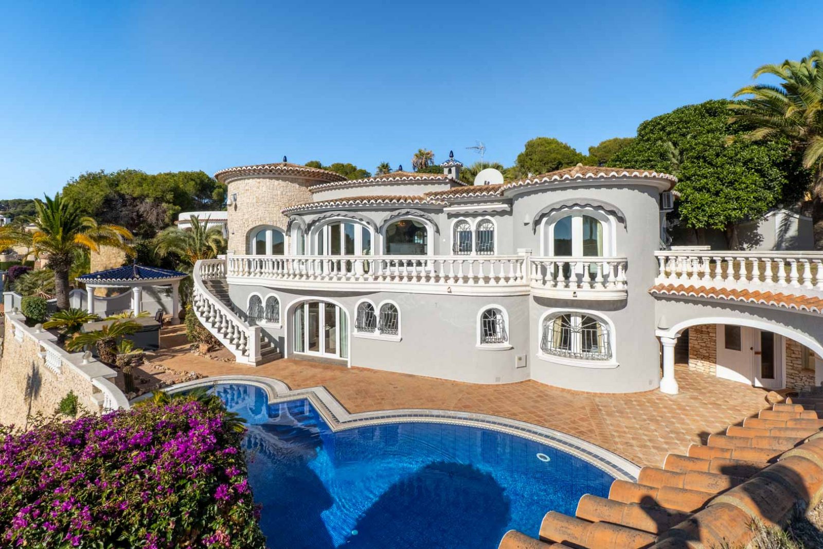 9006BEN Mediterrane Villa mit Panoramablick aufs Meer in Benissa zu verkaufen.