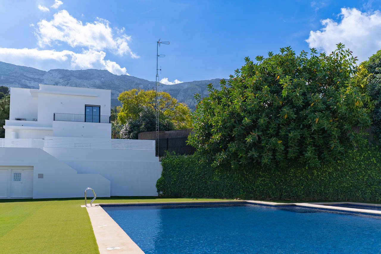8327DEN Moderne Villa zum Verkauf in Denia. 