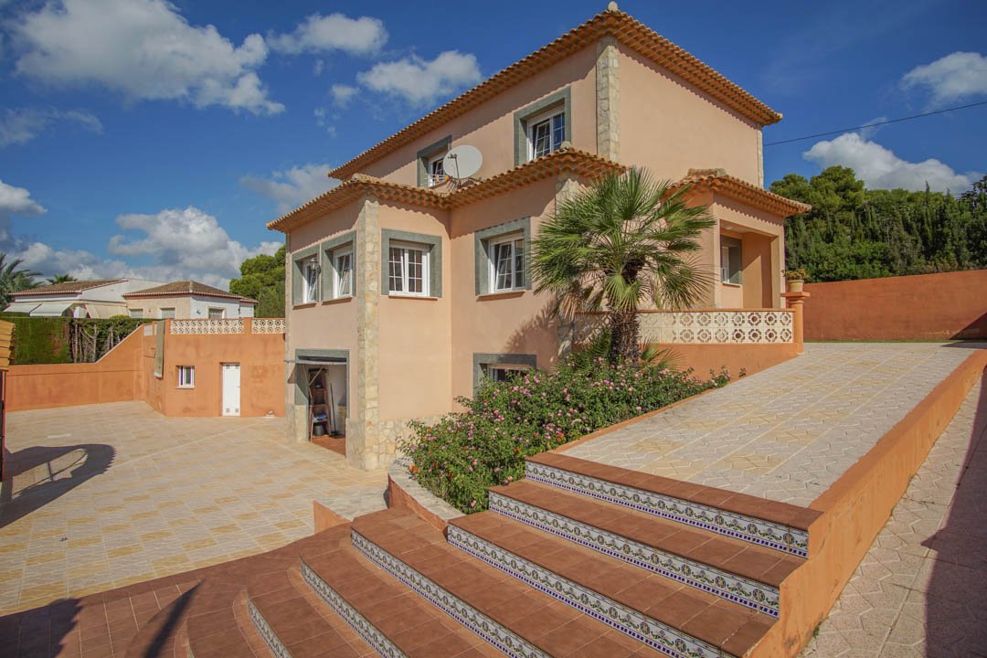 7016CAL Traditionelles Einfamilienhaus zum Verkauf in Calpe 