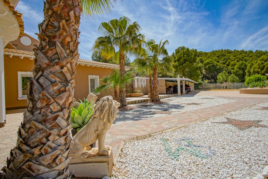 7058NUC Wunderschönes, großes, renoviertes mediterranes Landhaus in La Nucia zu verkaufen