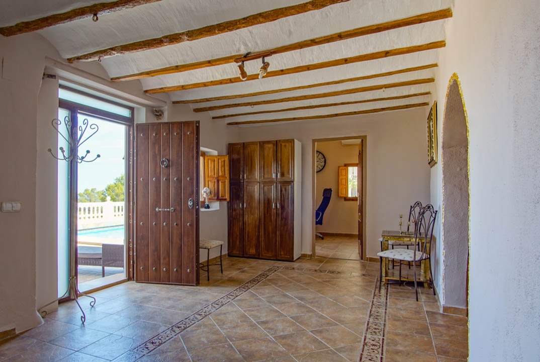 7058NUC Wunderschönes, großes, renoviertes mediterranes Landhaus in La Nucia zu verkaufen