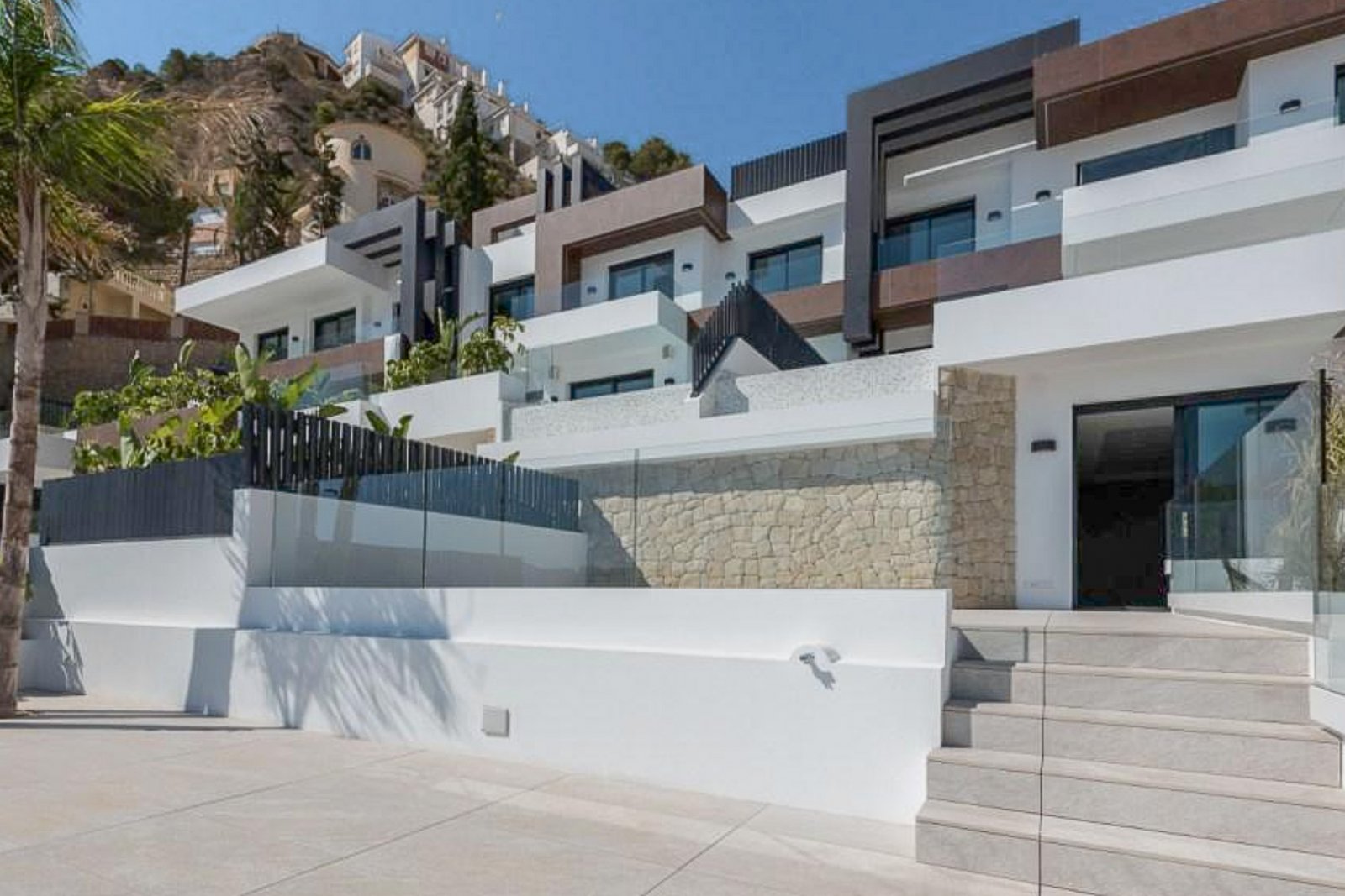 8244BEN Duplex-Wohnung in erster Meereslinie mit direktem Meerblick zum Verkauf in Benidorm. 