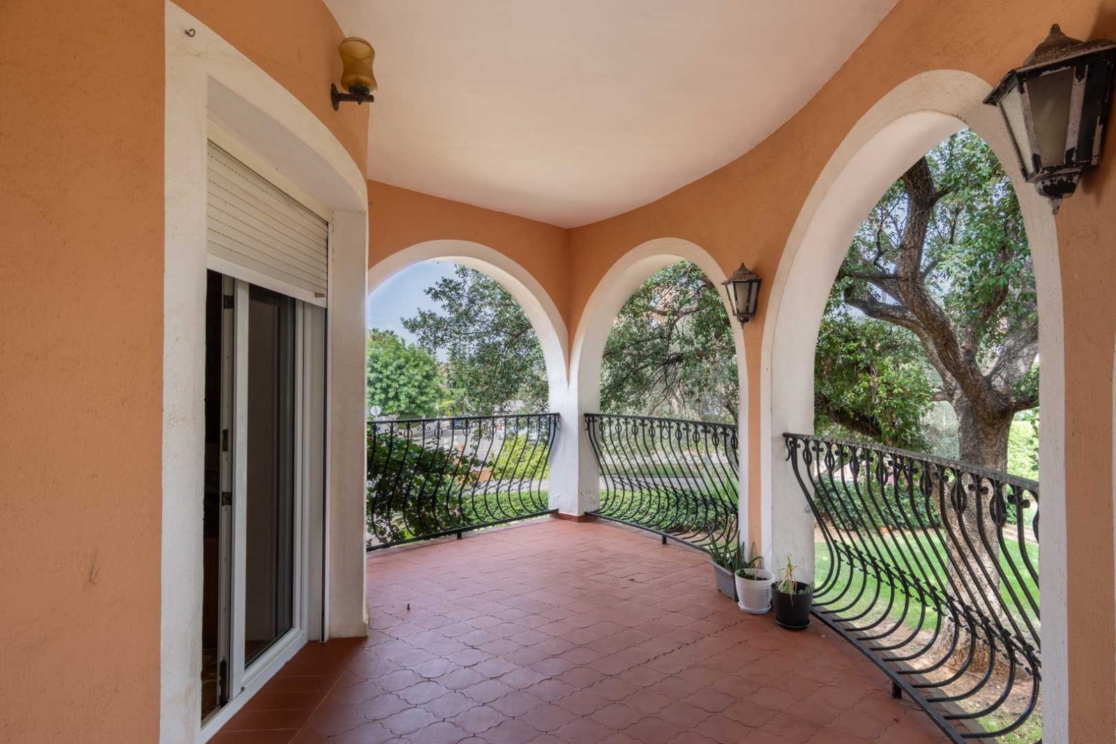 8290DEN Mediterrane Villa mit Pool, großem Grundstück, 550 m vom Strand entfernt und in der Nähe des Zentrums, zu verkaufen in Denia.