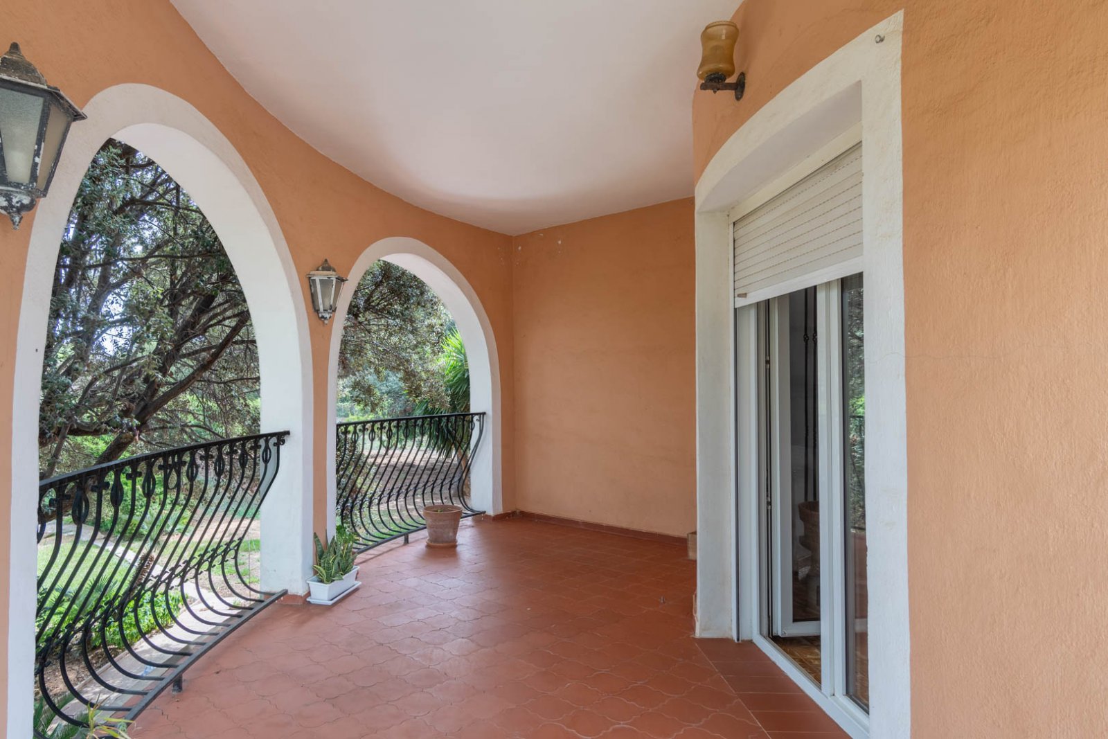 8290DEN Mediterrane Villa mit Pool, großem Grundstück, 550 m vom Strand entfernt und in der Nähe des Zentrums, zu verkaufen in Denia.