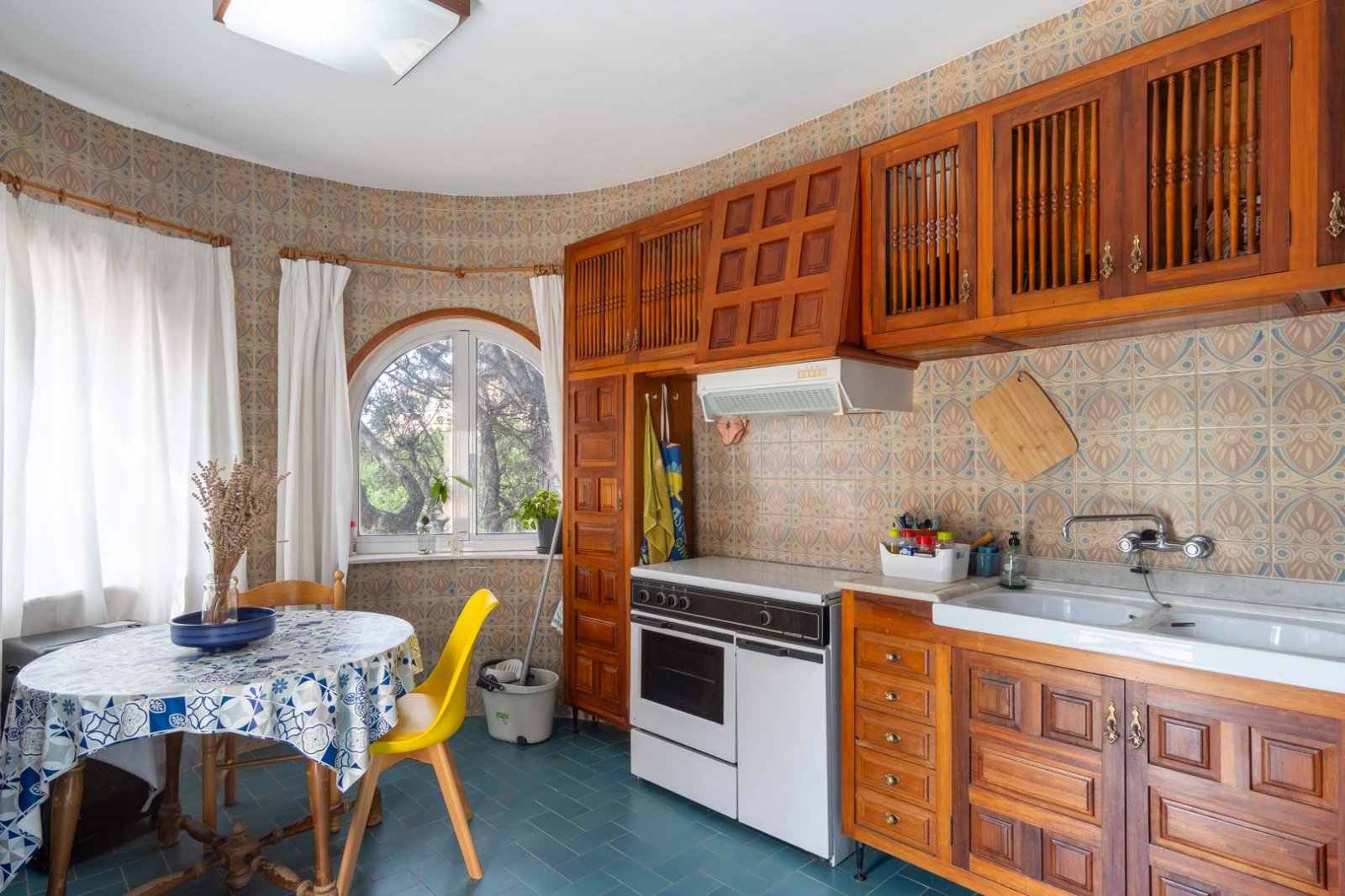 8290DEN Mediterrane Villa mit Pool, großem Grundstück, 550 m vom Strand entfernt und in der Nähe des Zentrums, zu verkaufen in Denia.