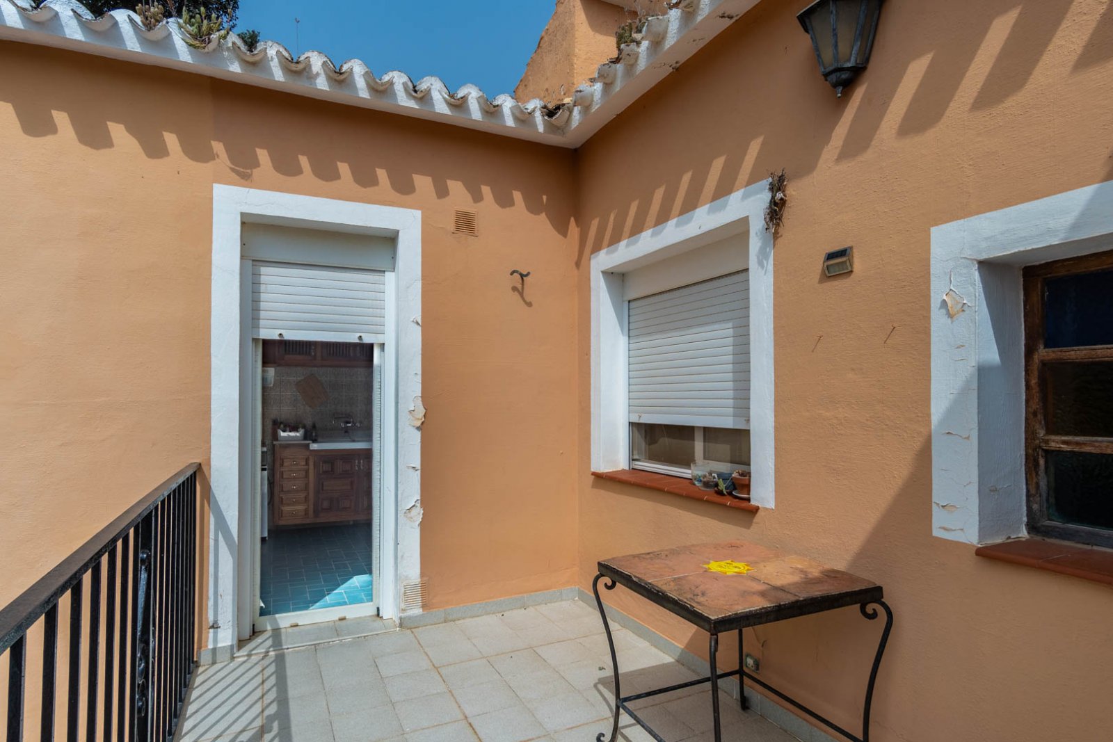 8290DEN Mediterrane Villa mit Pool, großem Grundstück, 550 m vom Strand entfernt und in der Nähe des Zentrums, zu verkaufen in Denia.