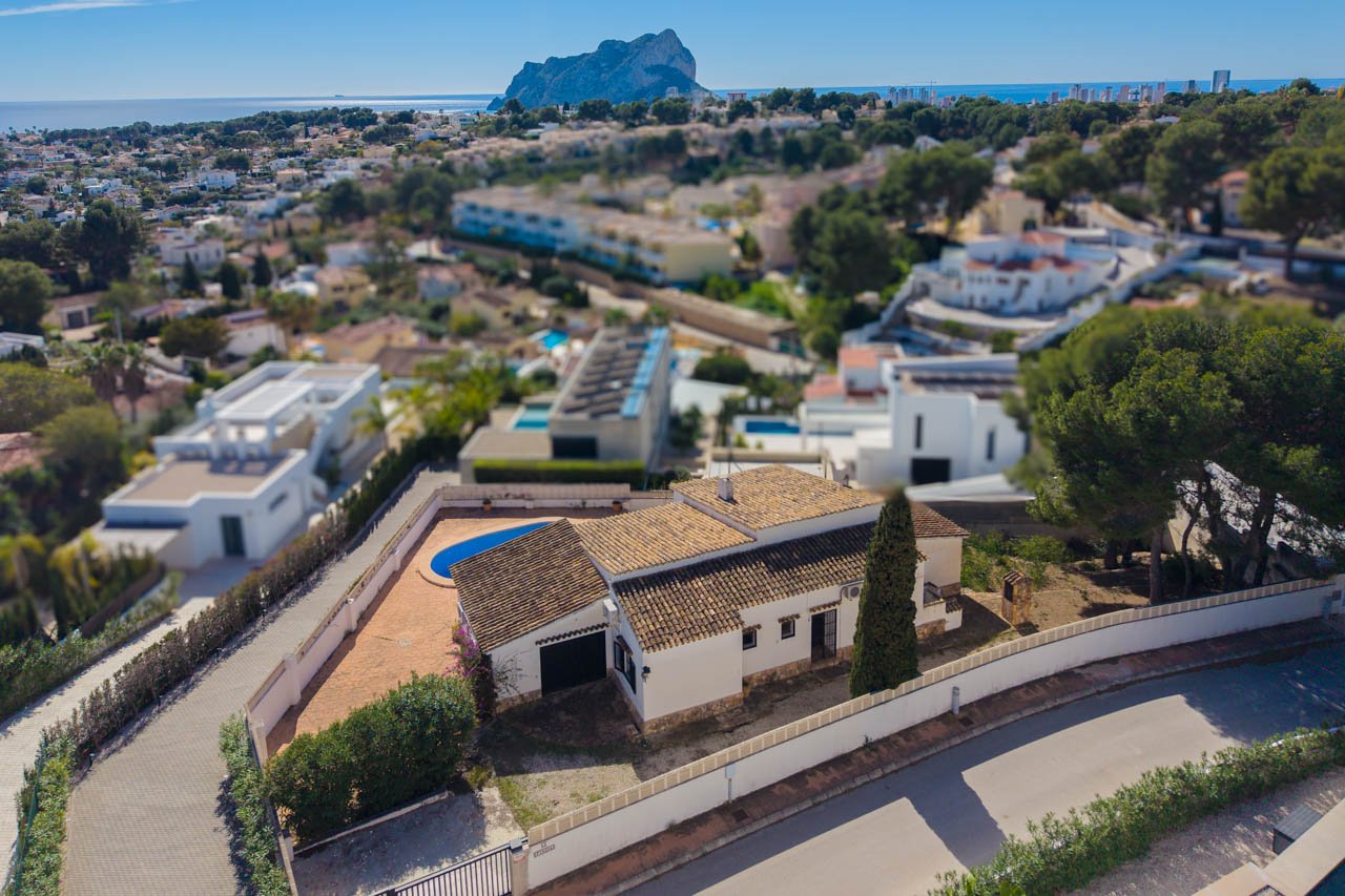 8318BEN Villa mit Renovierungsprojekt und Meerblick in Benissa zu verkaufen.