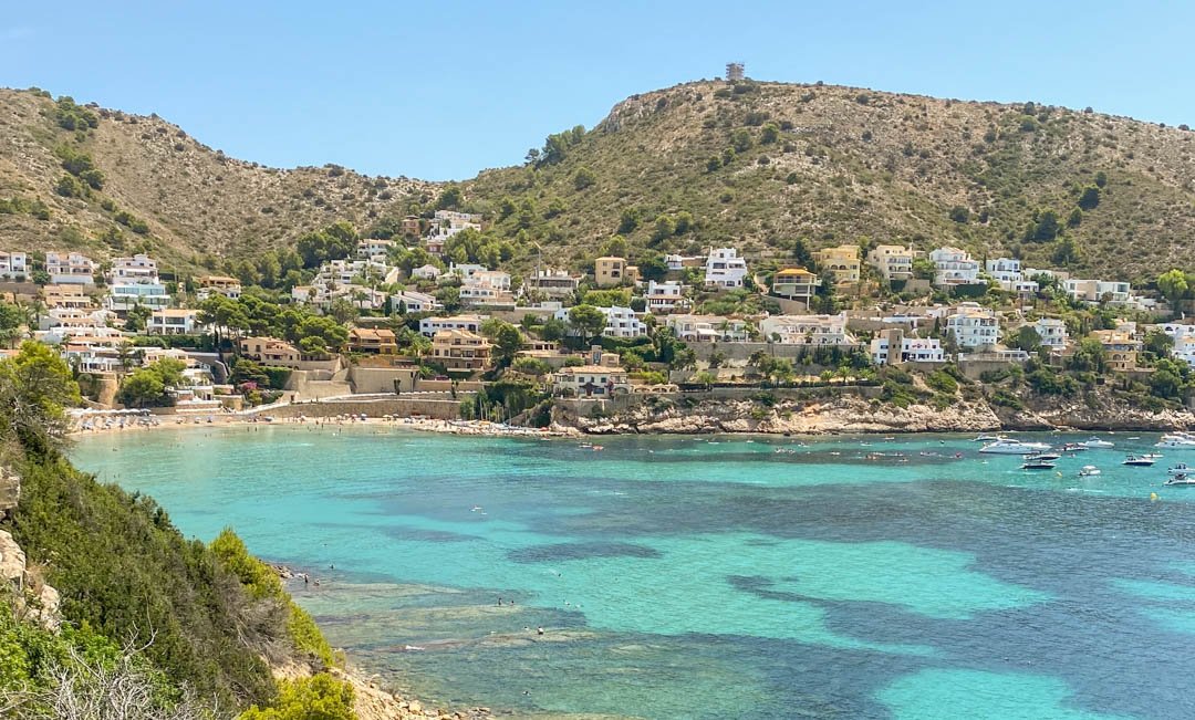 7120MOR Ibiza-Villa-Projekt mit Lizenz in Meeresnähe zum Verkauf in Moraira.