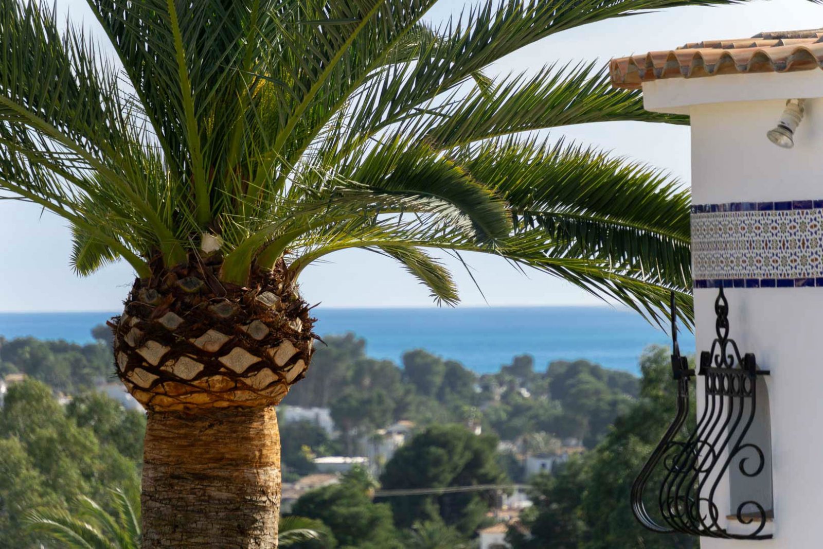 C3XY8323MOR Freistehende Villa mit Pool und Meerblick in Moraira zu verkaufen. 