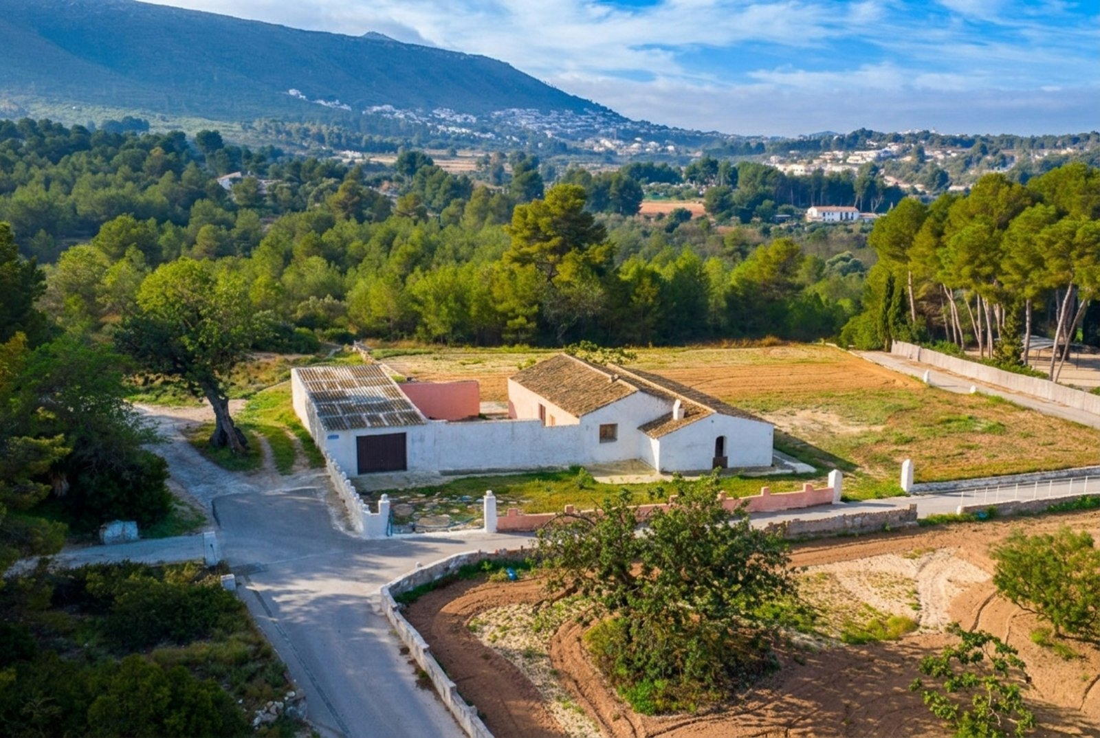 4628JAV Traditionelle Finca mit mehreren Grundstücken zum Verkauf in Pinosol-Las Laderas, Jávea 