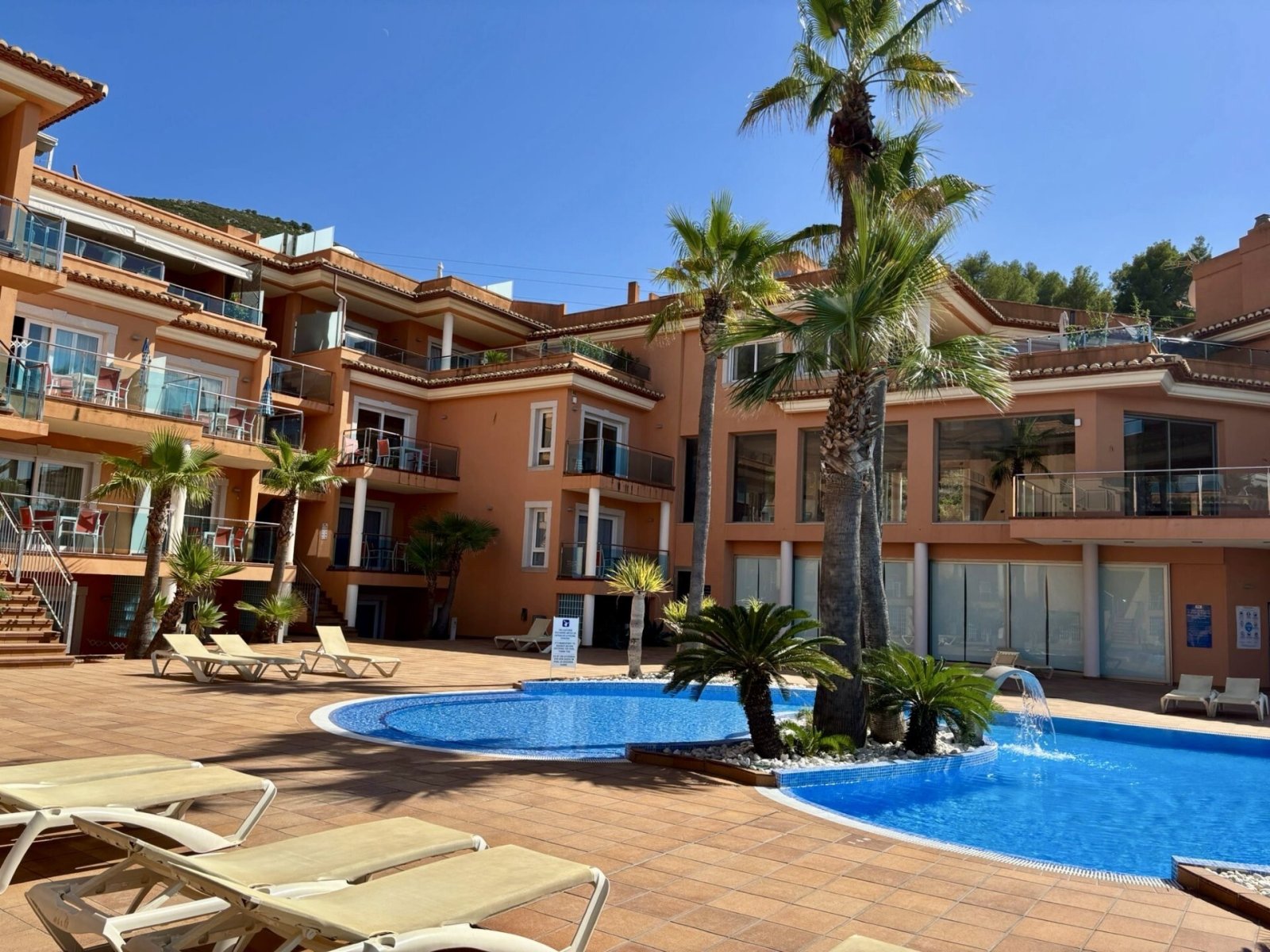Terrassenbereich mit Pool Terrassenbereich mit Pool